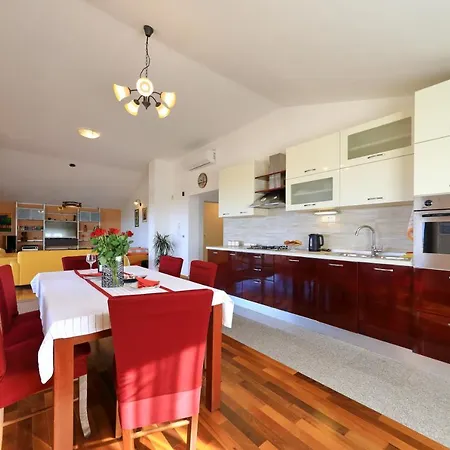Vanda Land Penthouse زادار