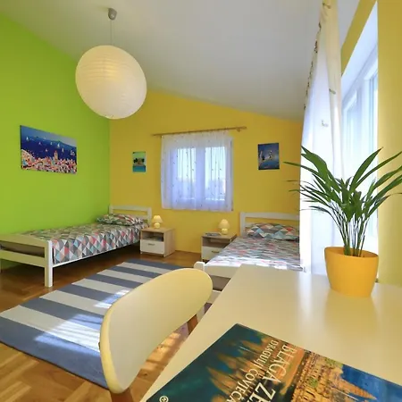 Vanda Land Penthouse زادار