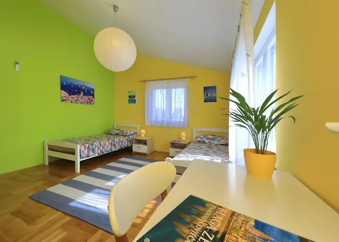 Vanda Land Penthouse Zara