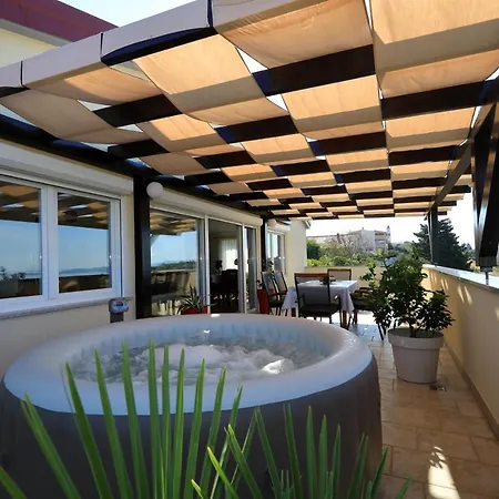 Vanda Land Penthouse Lägenhet